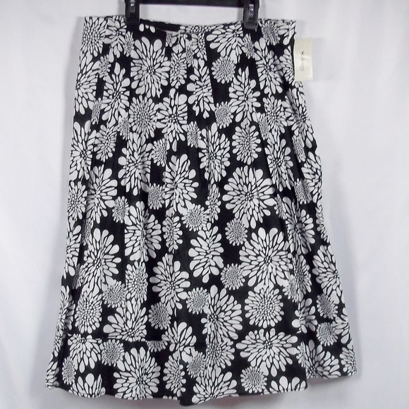 Style & Co. Dresses & Skirts - Style & Co Petites Bora Bora Pleated Floral Skirt